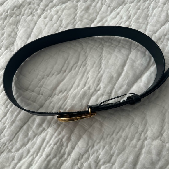 Gucci Black Leather GG Marmont Belt with Gold Buckle - Picture 5 of 10